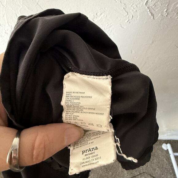 Prana Tank Top Womens Small Black Racerback Blue Print Shelf Bra‎ Yoga Athletic - Picture 9 of 9